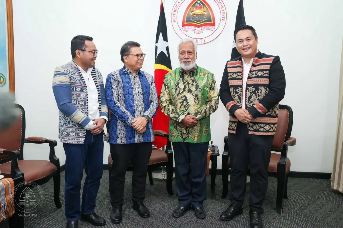 VP Finance Business Partner Timor Leste Dedy Edward, Perdana Menteri Timor-Leste Kay Rala Xanana Gusmão, dan CEO Telkomcel Benedictus Ardiyanto Priyo (dari kiri ke kanan). (Sumber: Dok. Telkomcel)