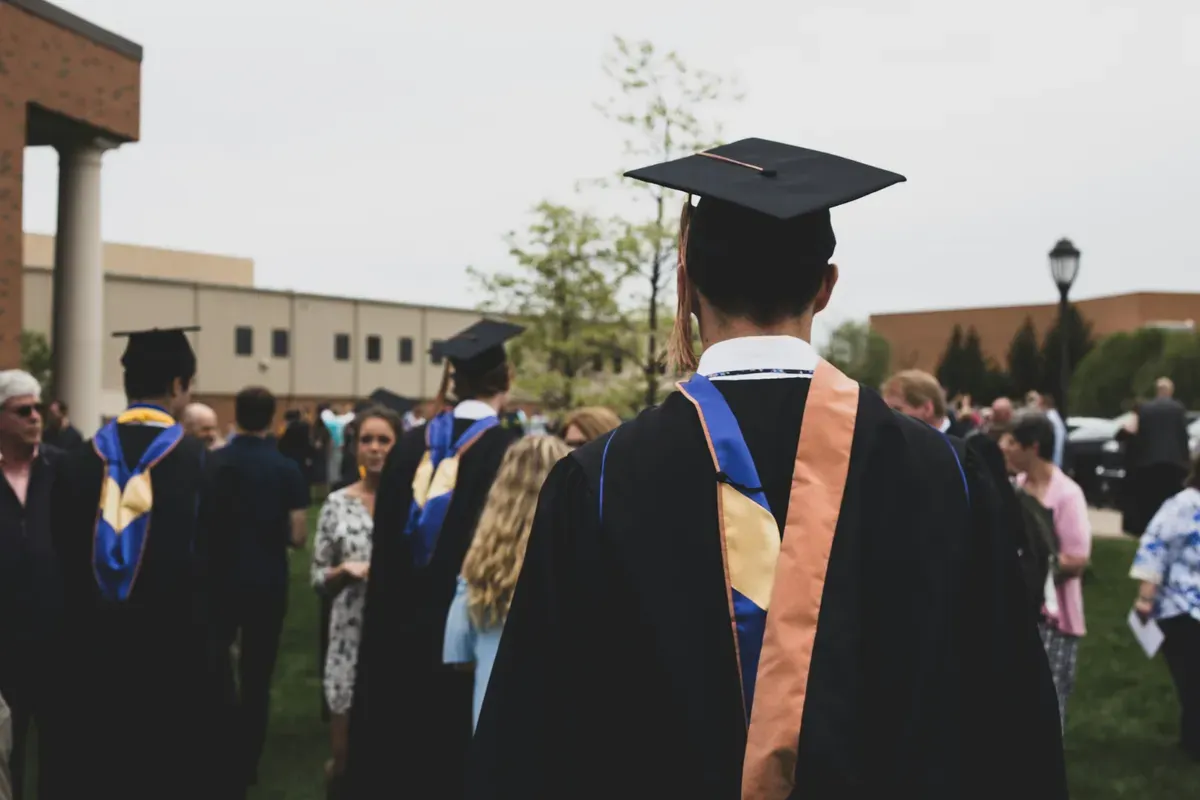 Pendaftaran KIP Kuliah 2025 Sisa Beberapa Bulan Lagi, Segera Daftar dan Dapatkan Bantuan hingga Rp1,4 Juta (Sumber: Unsplash/Charles DeLoye)