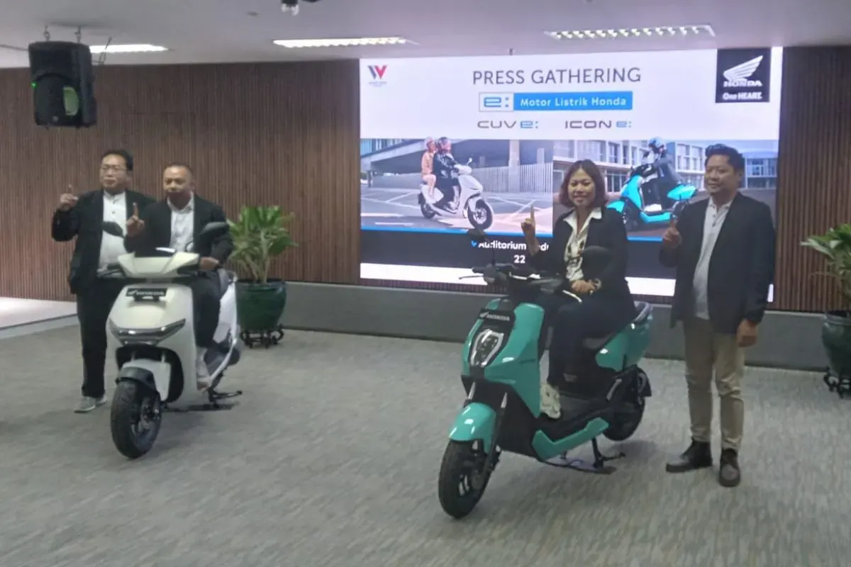 Motor listrik Honda ICON e: dan Honda CUV e: dipamerkan dalam Regional Public Launching (RPL). (Sumber: Dok. Wahana Artha Group)