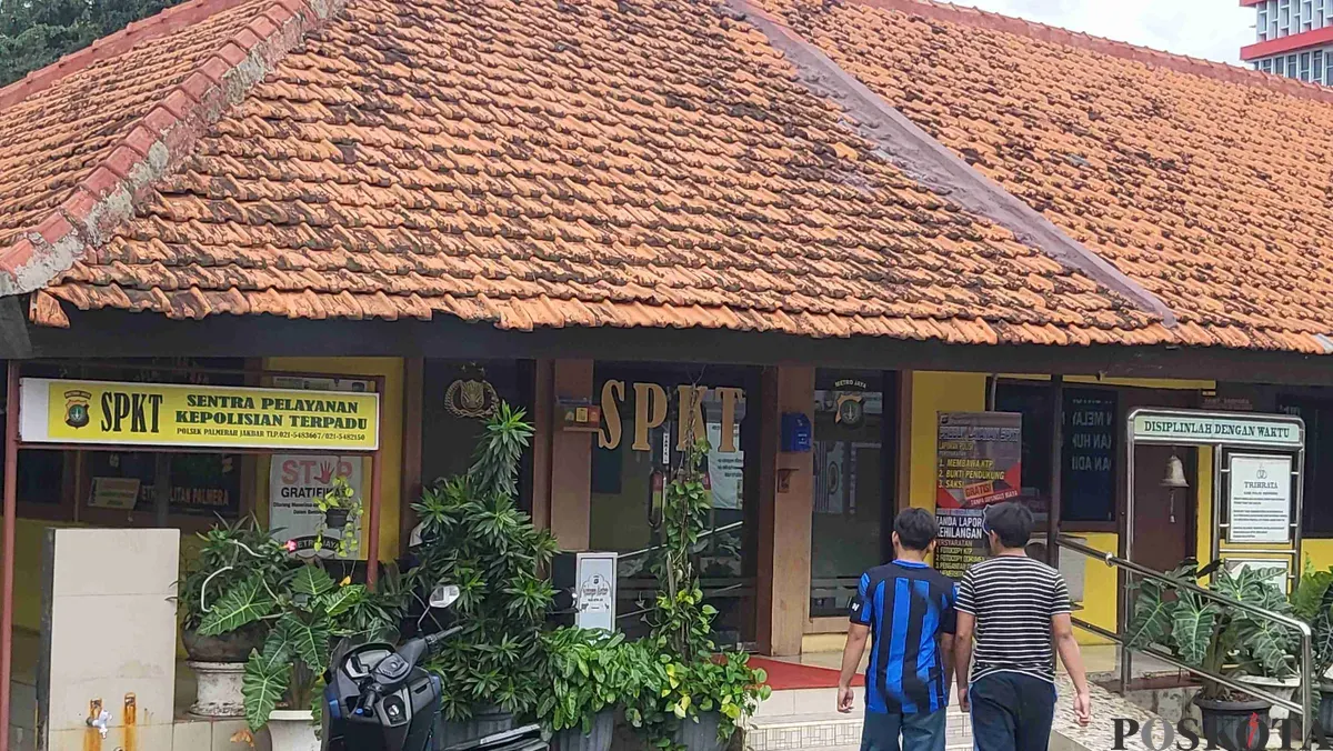 Dua pelajar SMP di Palmerah, Jakarta Barat, kena tipu modus minta foto. (Sumber: Poskota/Pandi Ramedhan)