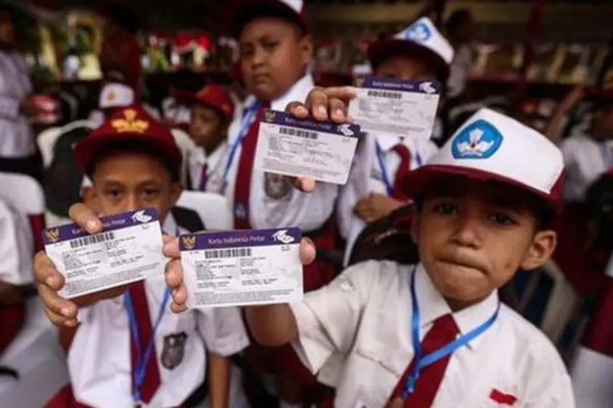 Program Indonesia Pintar (PIP) 2025: Bantuan Dana Pendidikan untuk Masa Depan Cerah. Segera daftar dan manfaatkan kesempatan ini! (Sumber: Pinterest)