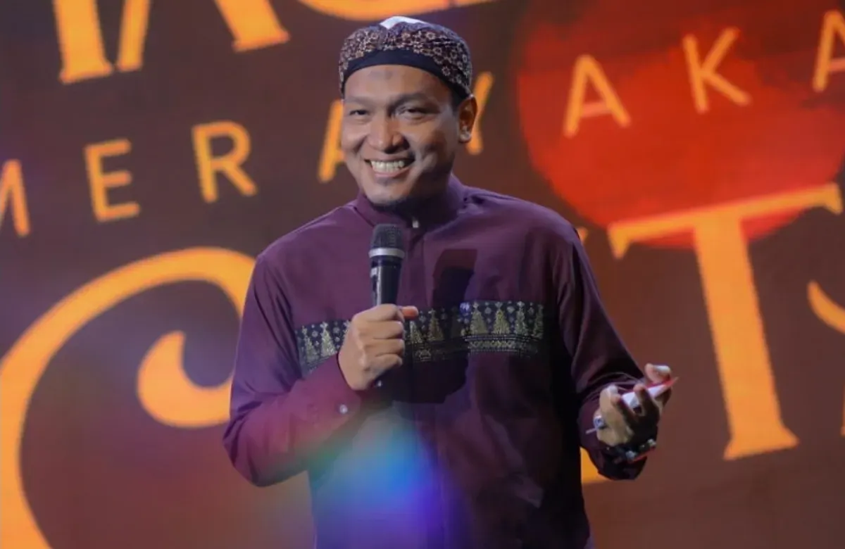 Ustaz Salim A Fillah mengaku kesal dengan ulah pejabat yang mengoplos BBM Subidi menjadi Pertamax hingga merugikan negara mencapai Rp193 Triliun (Sumber: Instagram Ustaz Salim A Fillah)