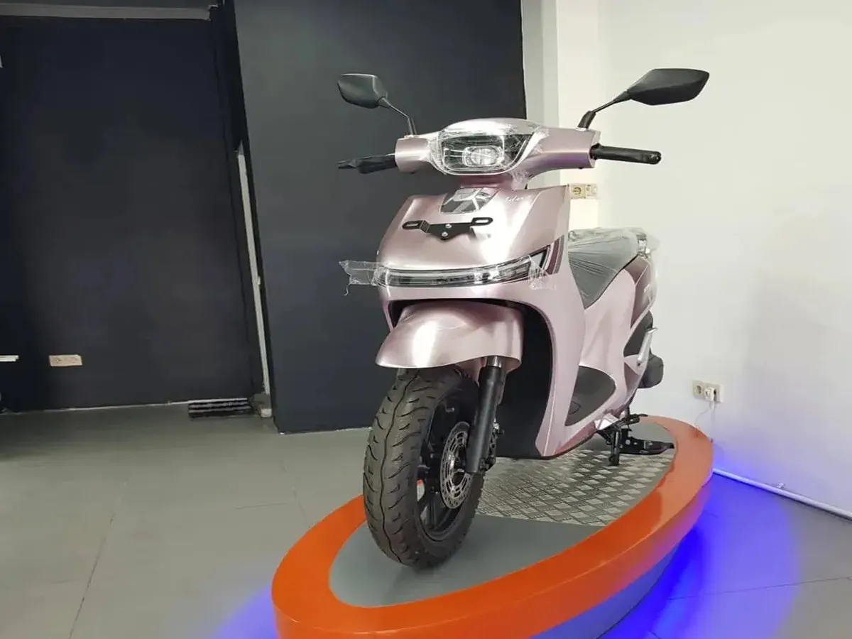 Indomobile mengeluarkan Adora EV skutik futuristik dengan spesifikasi mewah. (Sumber: Instagram: @indomobilemotor.id)
