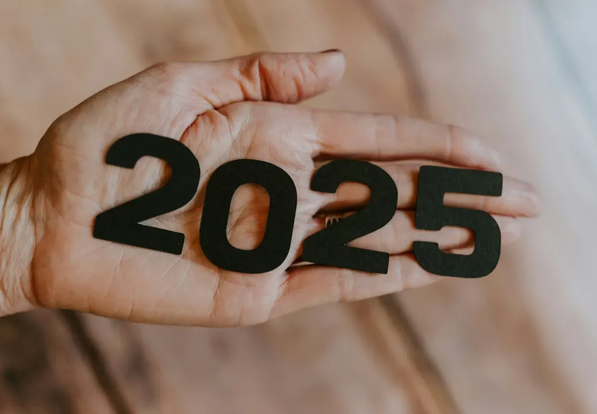 Daftar Bansos yang Cair Januari 2025 (Sumber: Unsplash/Kelly Sikkema)