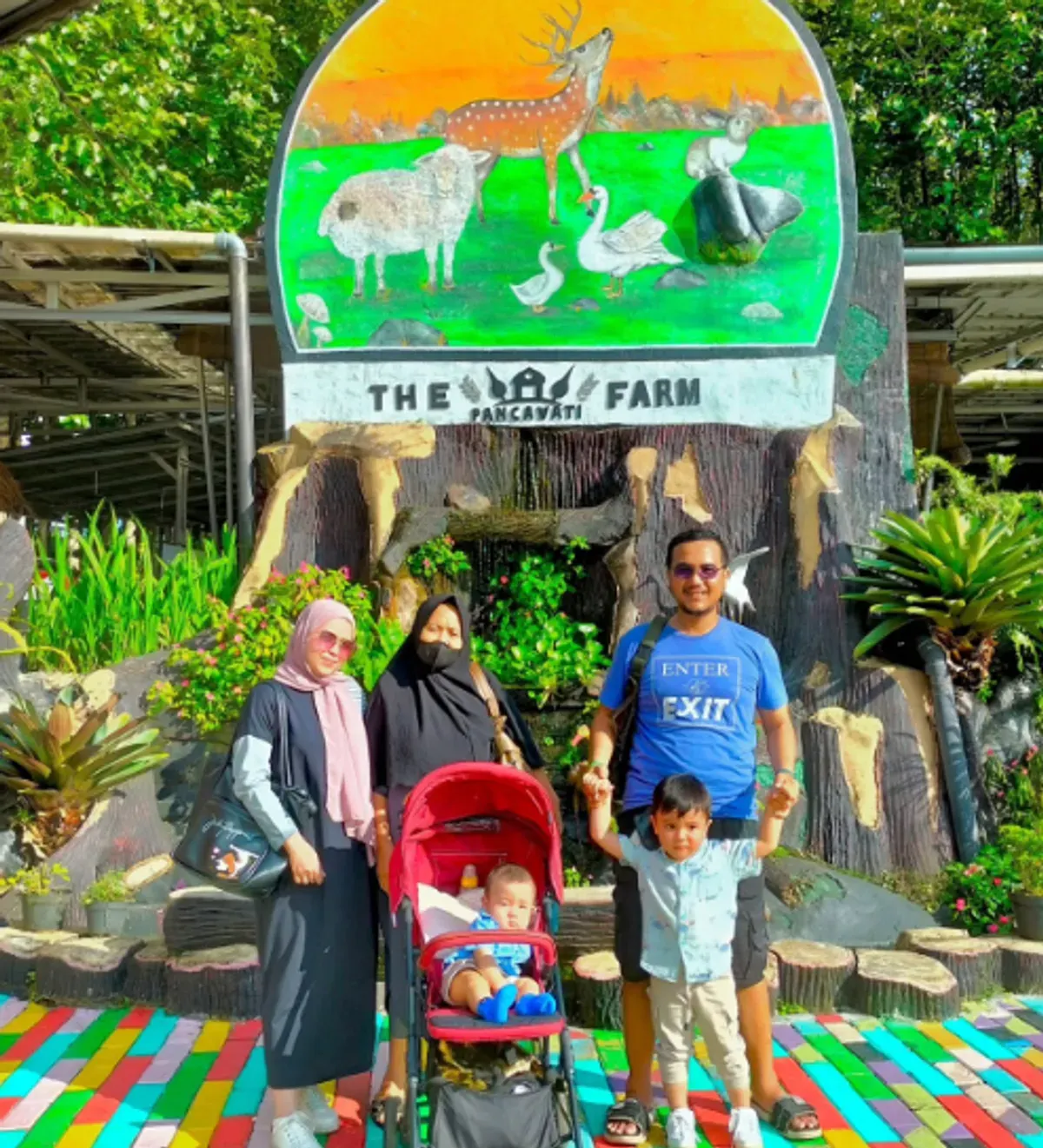Pengunjung sedang berlibur di The Farm Pancawati Bogor (Sumber: Instagram/@dwlnapriliani)