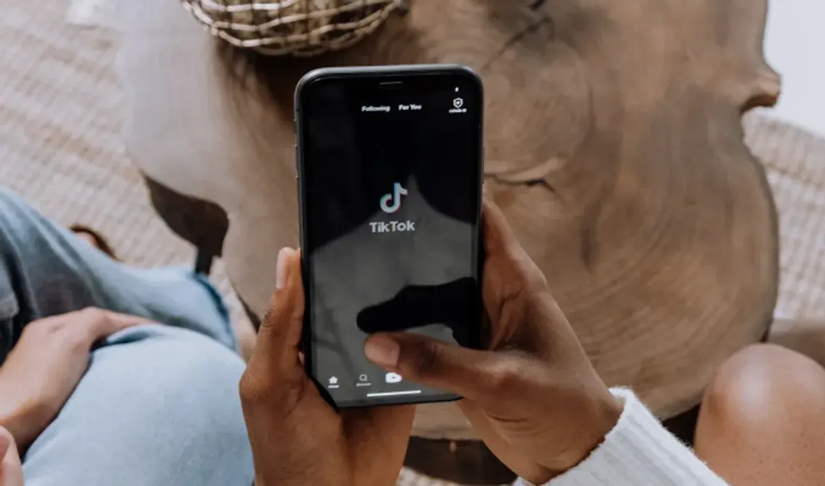 Dengan sistem yang mudah, TikTok Affiliate semakin diminati oleh para konten kreator. (Sumber: (pexels/cottonbro studio))