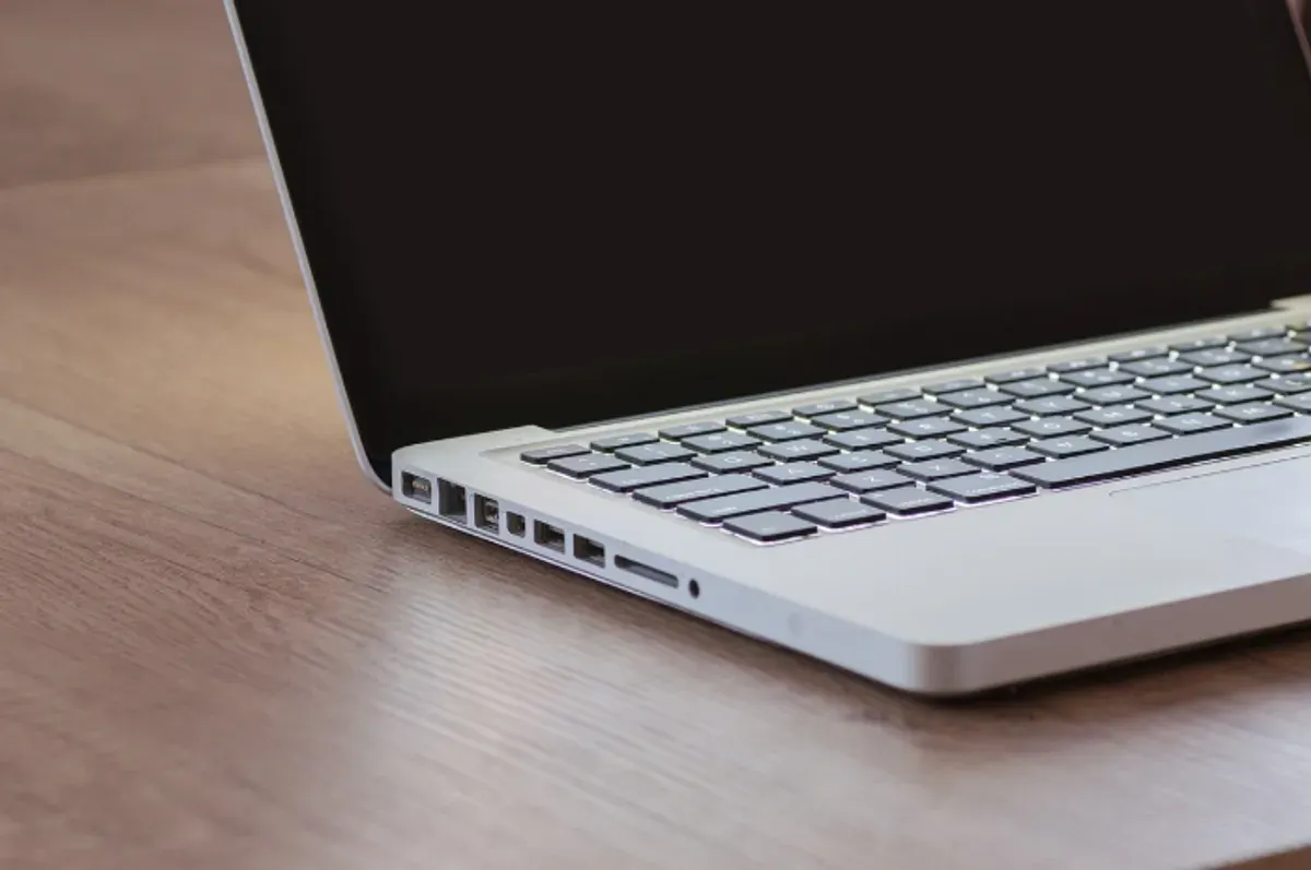 Ilustrasi menjaga keamanan laptop. (Sumber: Pixabay/LUNEMax)