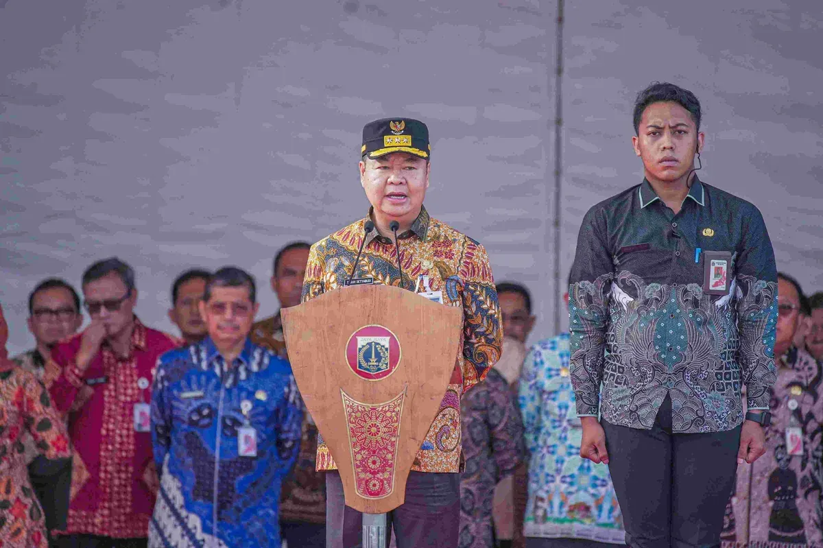 Pj Gubernur Jakarta Teguh Setyabudi memberikan pengarahan awal tahun kepada seluruh ASN Pemprov Jakarta, di Silang Monas sisi Selatan, Jakarta Pusat, Kamis, 2 Januari 2025. (Sumber: Dok. Kominfotik Jakarta)