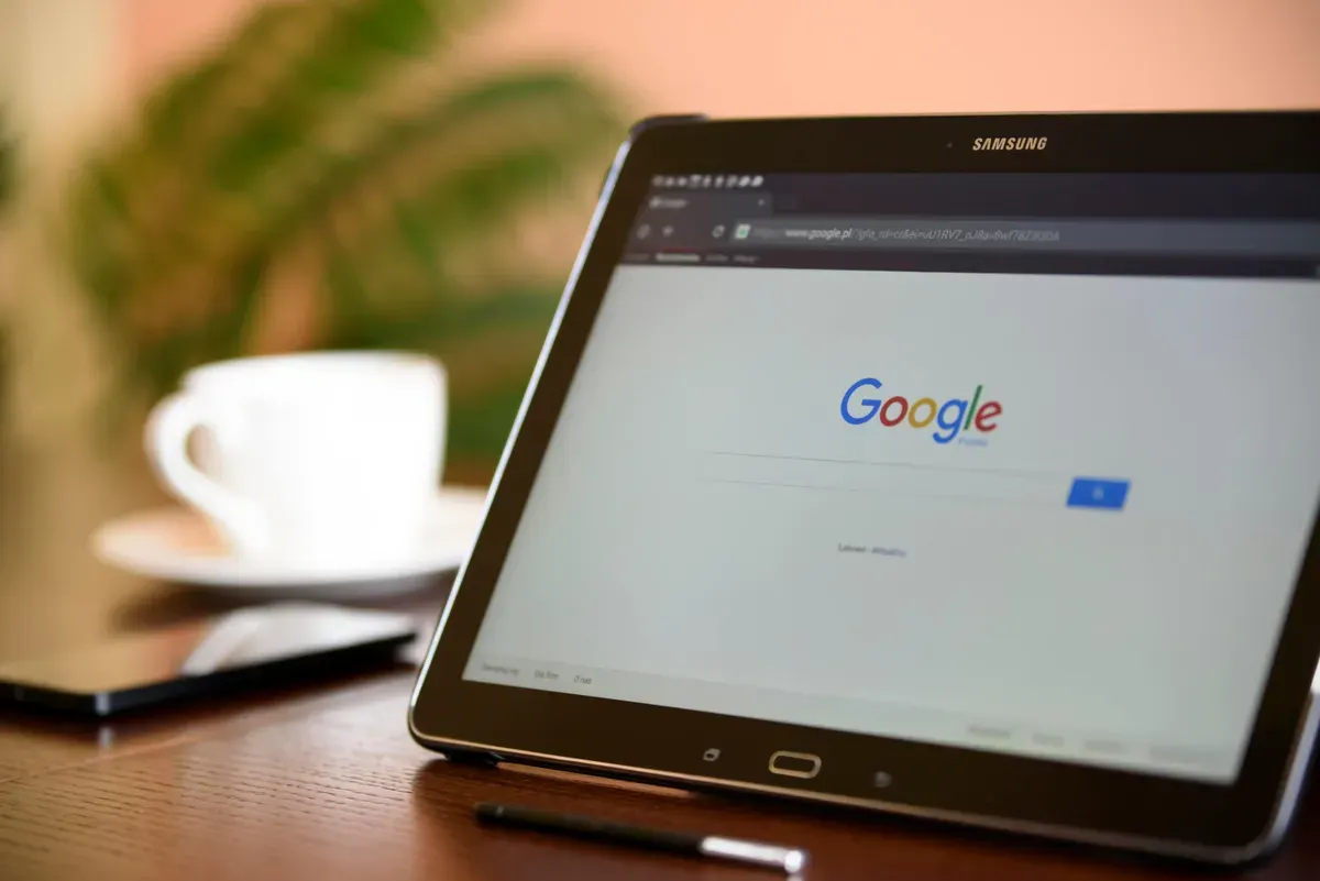 Cara mudah untuk mengganti region akun gmail dan google. (Sumber: Pexels/AS Photography)