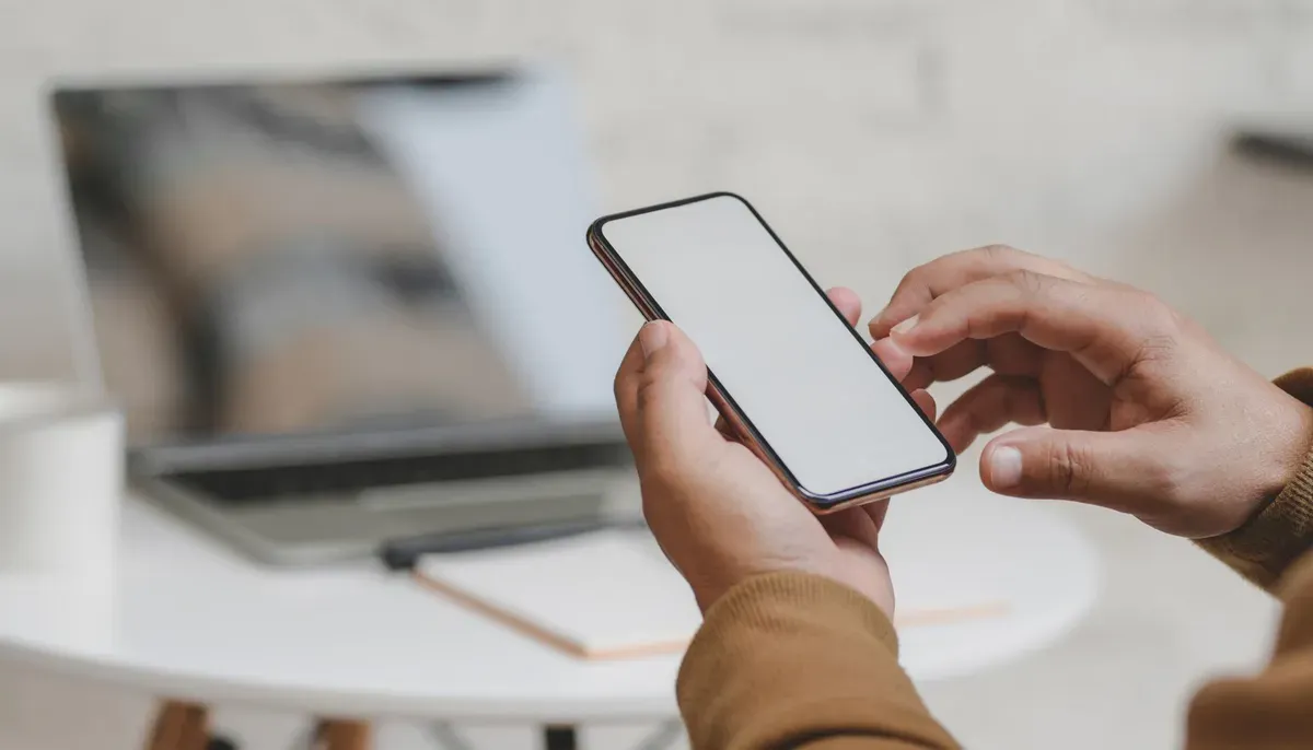 Cara blokir iklan di HP Android dan iPhone tanpa ribet. (Foto: Canva)