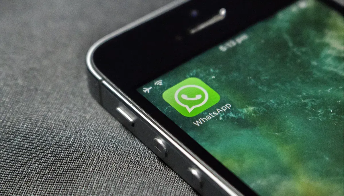 Atasi Penyadapan Akun WhatsAppp denga Cara Ini! (Foto: Canva)