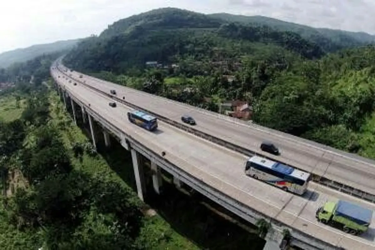 Tol cipularang (Sumber: Pinterest/Husni Zein)