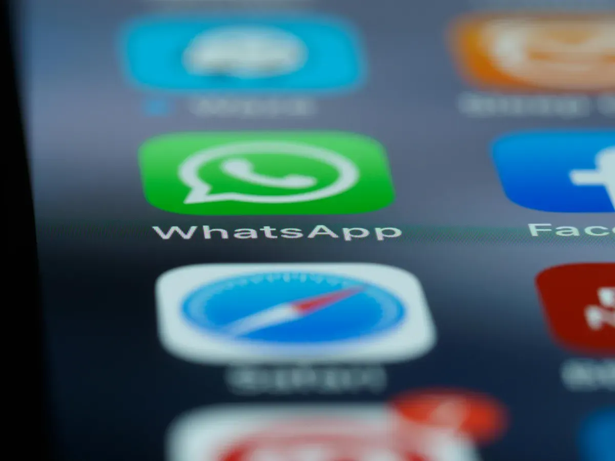 Begini cara mengatasi whatsapp yang terblokir. (Sumber: Pexels/Brett Jordan)