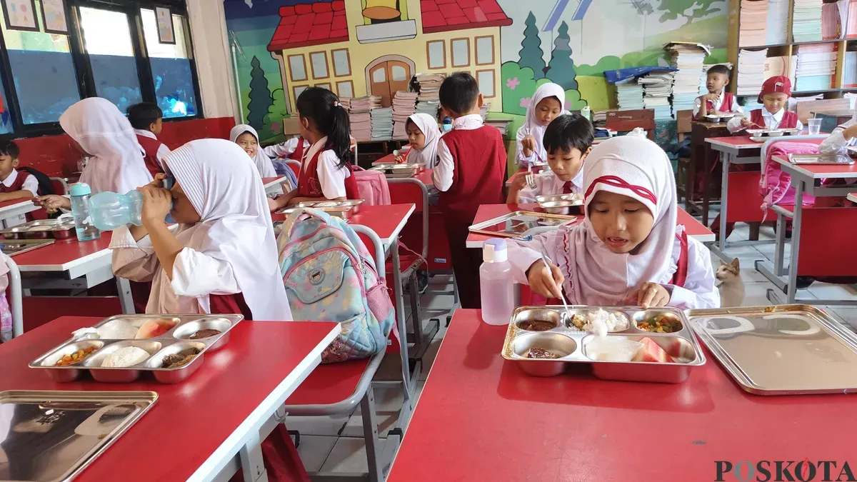 Ilustrasi siswa sedang menyantap makanan dari program makan bergizi gratis (MBG). (Sumber: Poskota/Veronica)