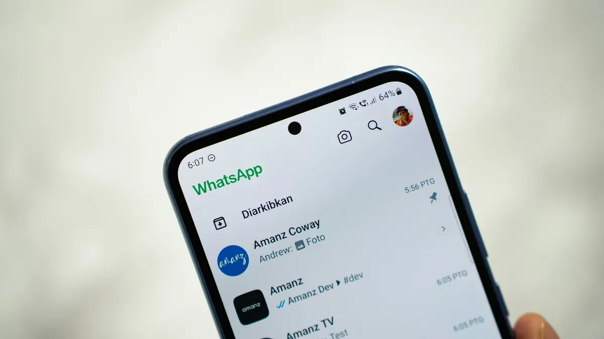 Cara simpan dan ubah voice note WhatsApp ke MP3. (Sumber: Unsplash/Amanz)