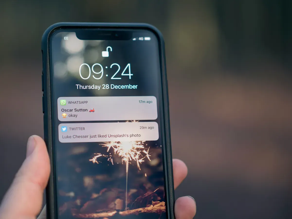 Cara lihat isi chat WhatsApp yang sudah dihapus. (Sumber: Unsplash/Jamie Street)