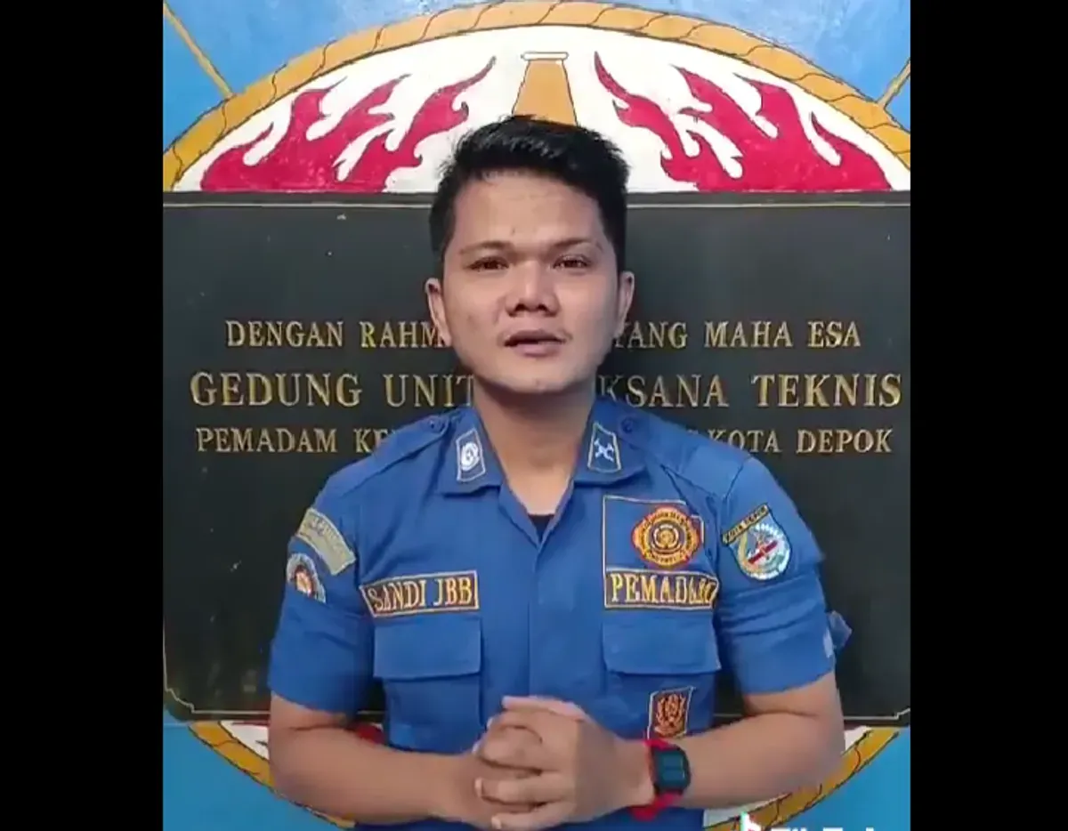 Konflik berkepanjangan antara Sandi Butar Butar dengan instansi Damkar Depok, berujung pada pemecatannya. (Sumber: Tiktok/@user494)