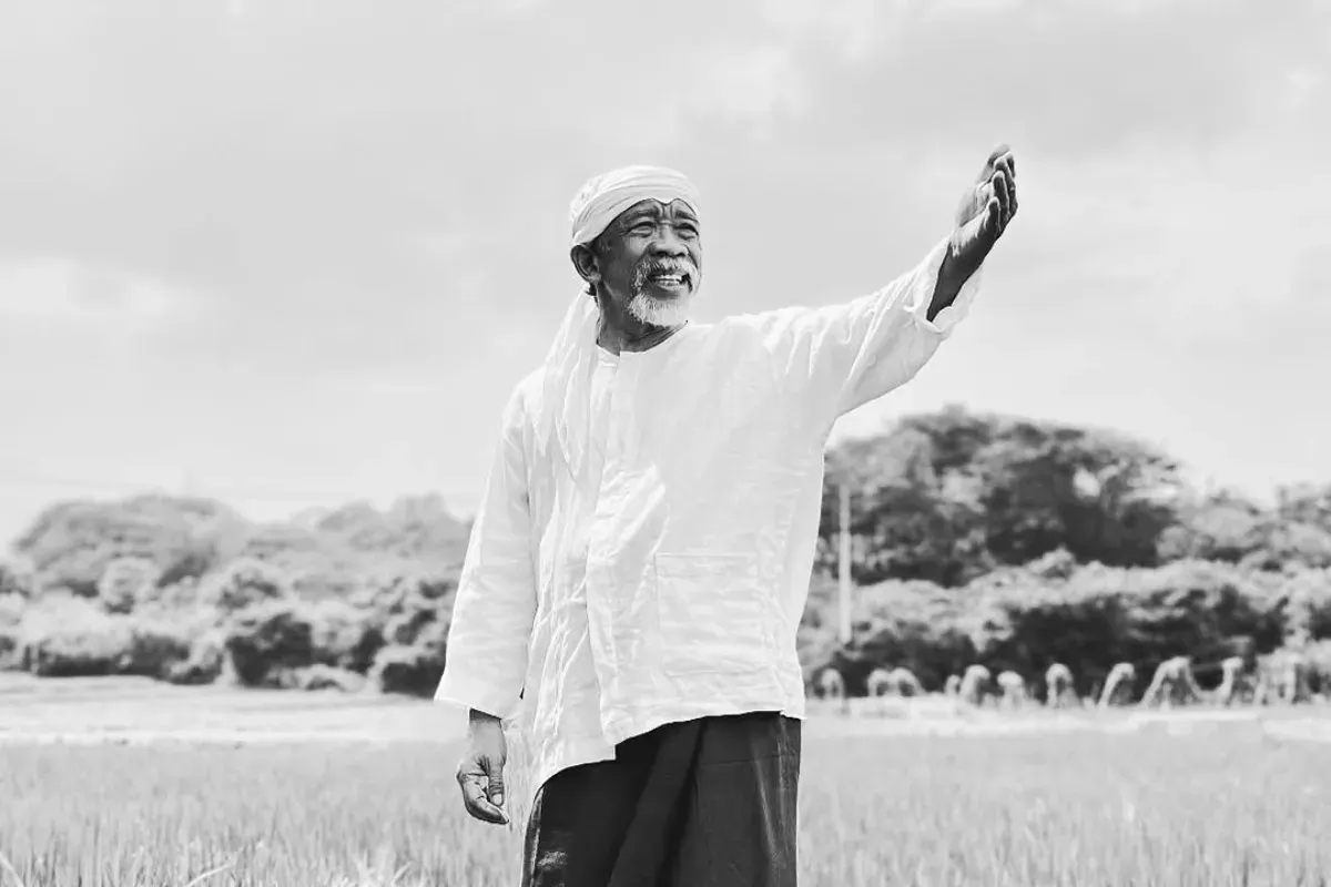 Kepergian Nurul Qomar membuat dunia hiburan tanah air kembali berduka. Berikut profil politikus dan komedian senior ini. (Sumber: Instagram/@abah.qomar)