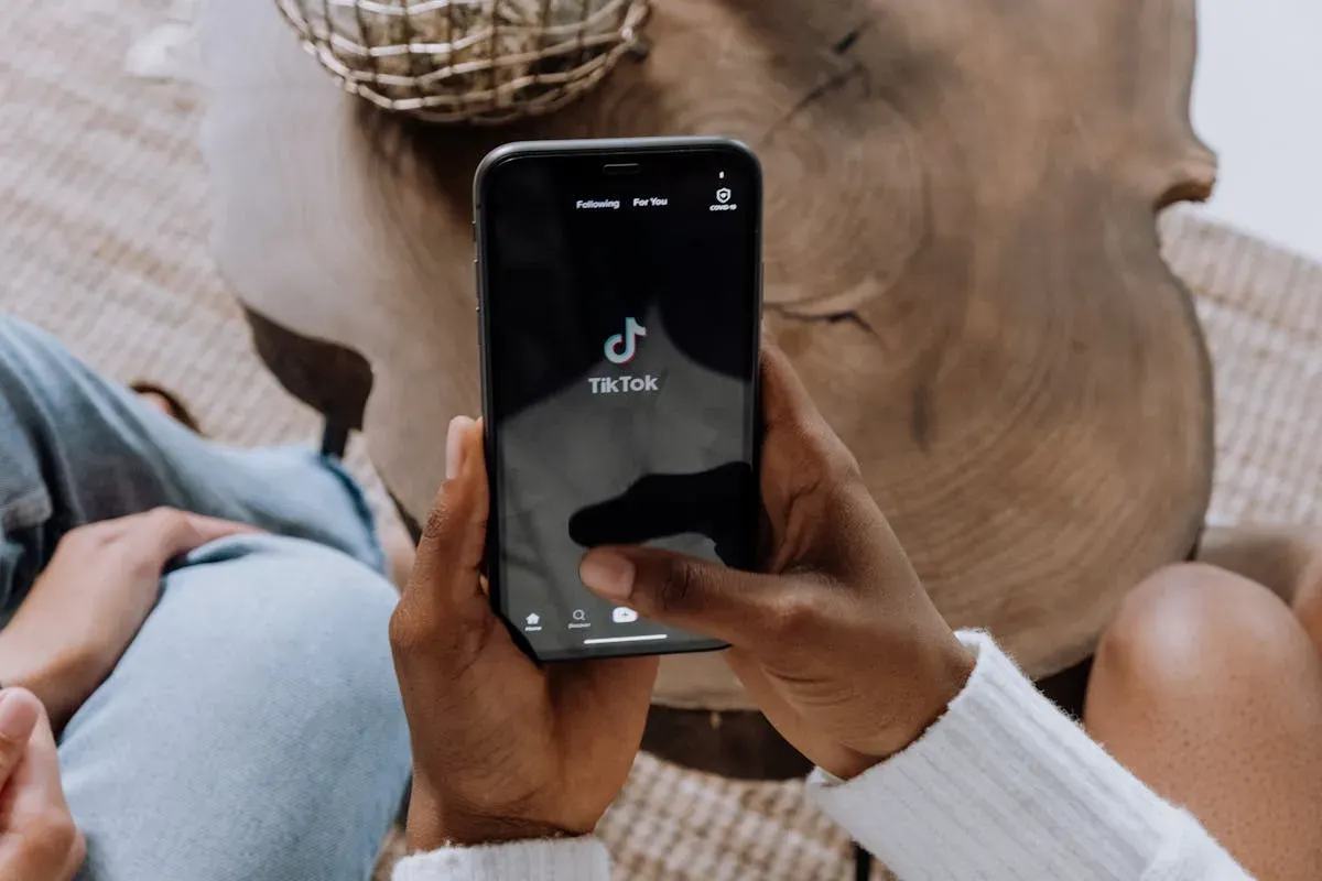 Begini cara membatasi pesan masuk ke akun TikTok (Sumber: Pexels/cottonbro studio)