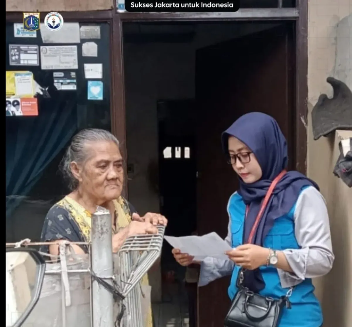 Ilustrasi pendamping sosial yang sedang bertugas. (Sumber: Instagram/@dinsosdkijakarta)