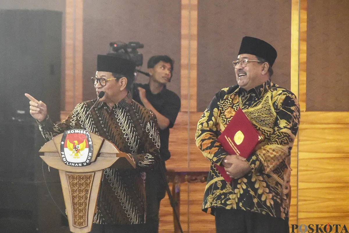 Pramono Anumg (kiri) dan Rano Karo (Kanan) ditetapkan sebagai pasangan Gubernur dan Wakil Gubernur Jakarta periode 2025-2030. (Sumber: Poskota/ Bilal Nugraha Ginanjar)