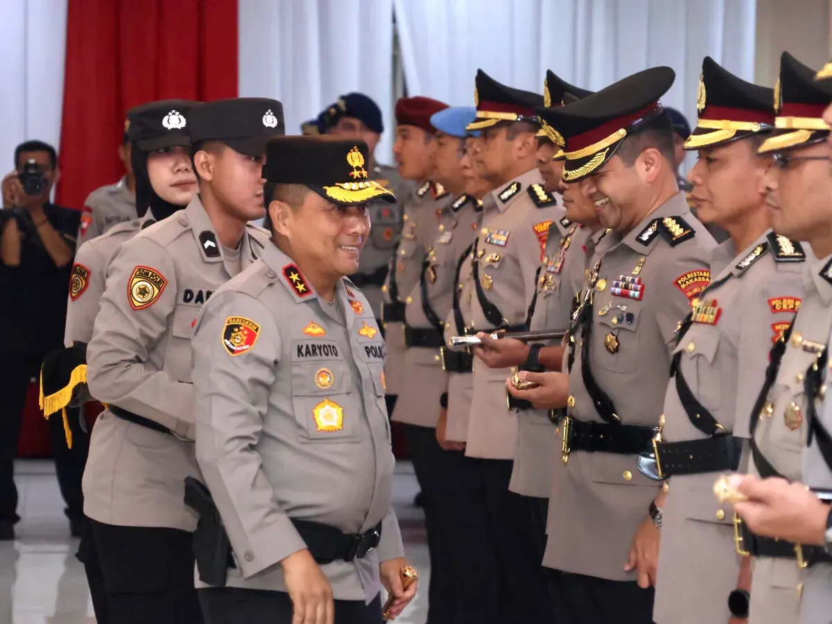 Kapolda Metro Jaya, Irjen Karyoto memimpin sertijab Pejabat Utama (Pju) Polda Metro Jaya, di BPMJ Polda Metro Jaya, Jakarta Selatan, Kamis, 9 Januari 2025. (Sumber: Dok. Humas Polda Metro Jaya)