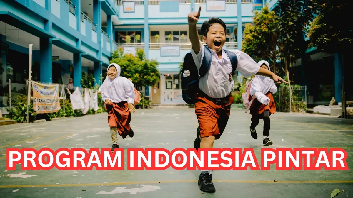 Bantuan sosial Program Indonesia Pintar. (Sumber: Poskota/Legenda Kinanty Putri)