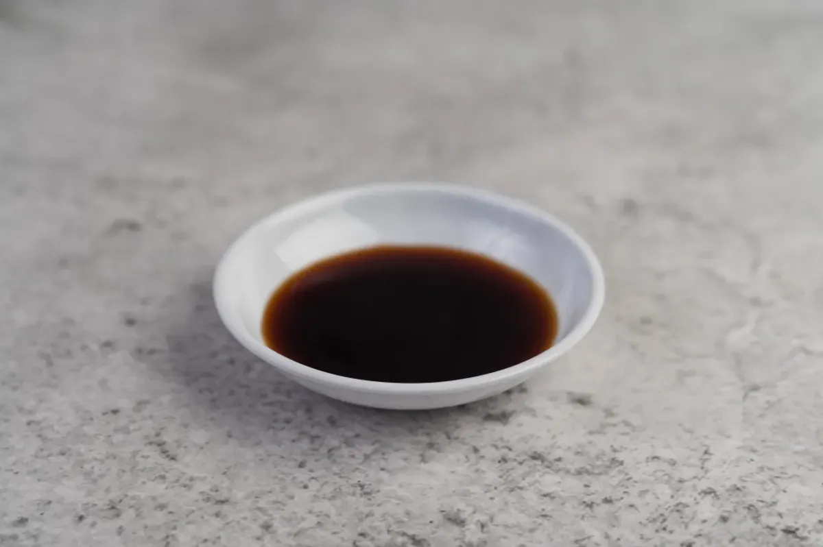 Ketahui kandungan gula dalam kecap manis. (Sumber: freepik/jcomp)