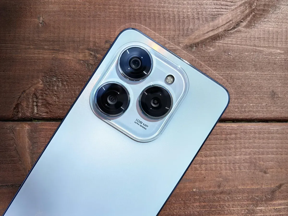 Cara memproteksi lensa kamera handphone. (Sumber: Pexels/Andrey Matveev)