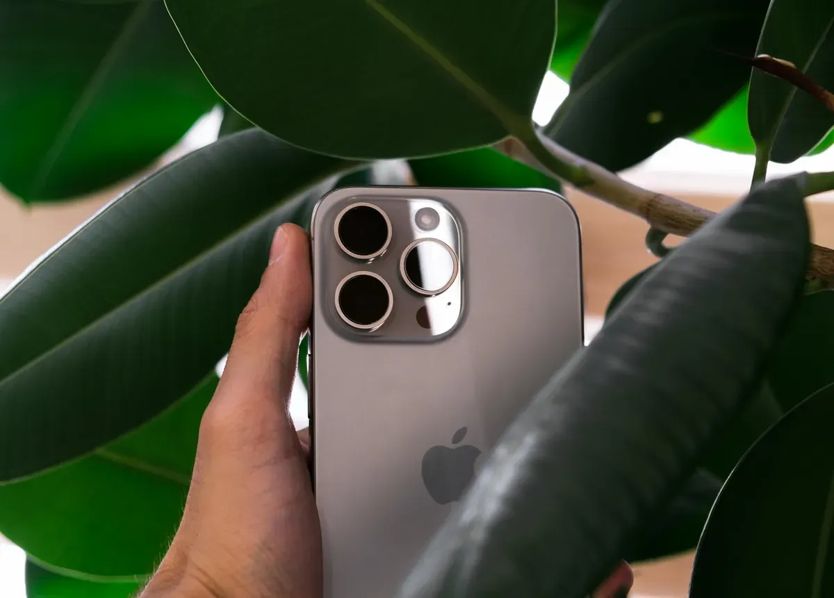 Alasan foto hilang di iphone. (Sumber: Pexels/Zana Latif)
