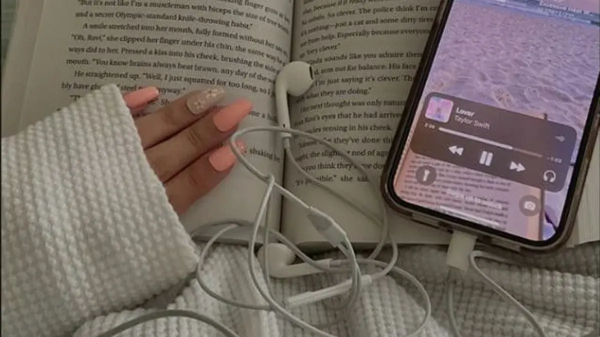 Ikuti cara untuk membersihkan jack audio dan mengatasi headset yang tidak terdeteksi di HP Android. (Sumber: Pinterest/habiba)