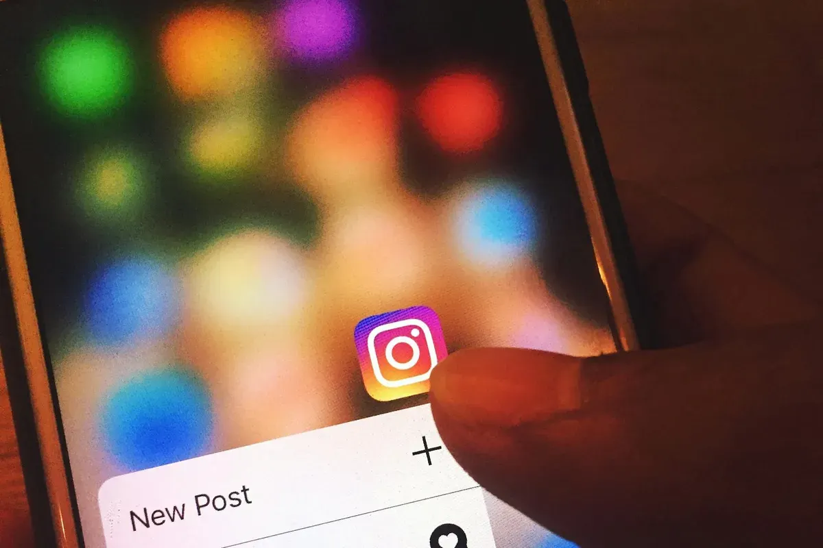 Ilustrasi mengaktifkan verifikasi dua langkah di Instagram. (Sumber: Pexels/Omkar Patyane)