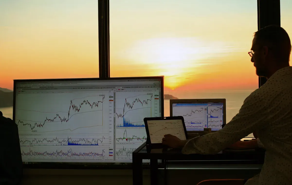 Ilustrasi broker trading. (Sumber: Pixabay/sergeitokmakov)