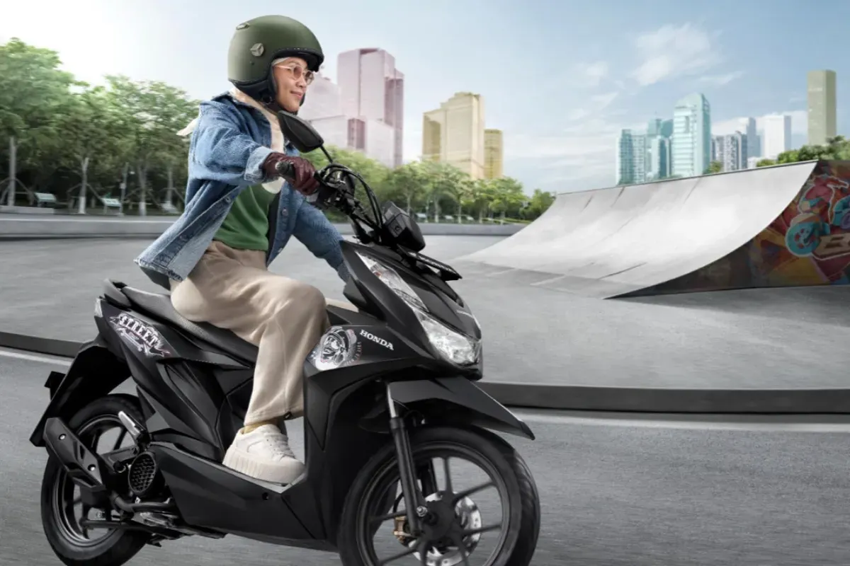 Ilustrasi debitur punya cicilan motor bisa mengajukan KUR BRI 2025. (Sumber: Honda)