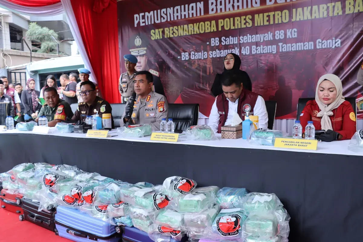 Konferensi pers pemusnahan narkoba di Polres Metro Jakarta Barat, Kamis, 23 Januari 2025. (Sumber: Dok. Polres Metro Jakarta Barat)