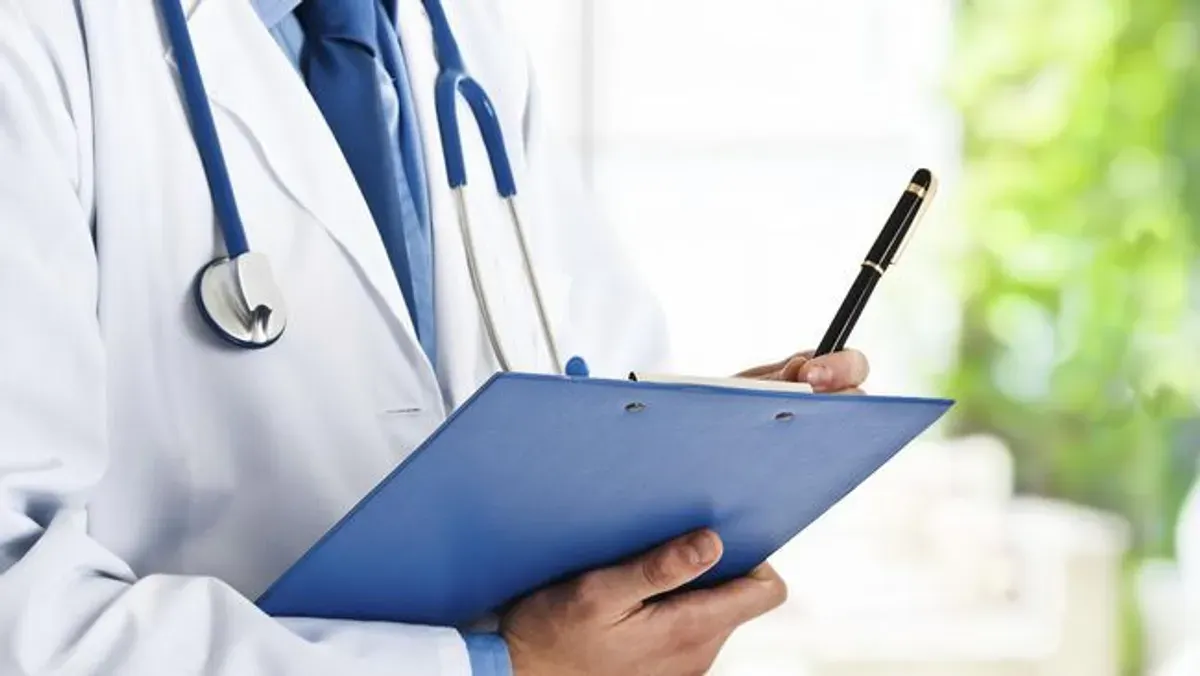 Dokter spesialis berperan penting dalam meningkatkan kualitas layanan kesehatan di daerah terpencil. Seleksi CPNS 2025 membuka peluang besar untuk mereka yang ingin berkontribusi. (Sumber: Pinterest)