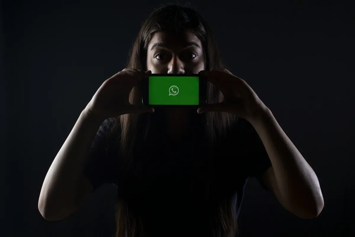 Kenali tanda akun WhatsApp Anda disadap.(Sumber: Unsplash/Rachit Tank)