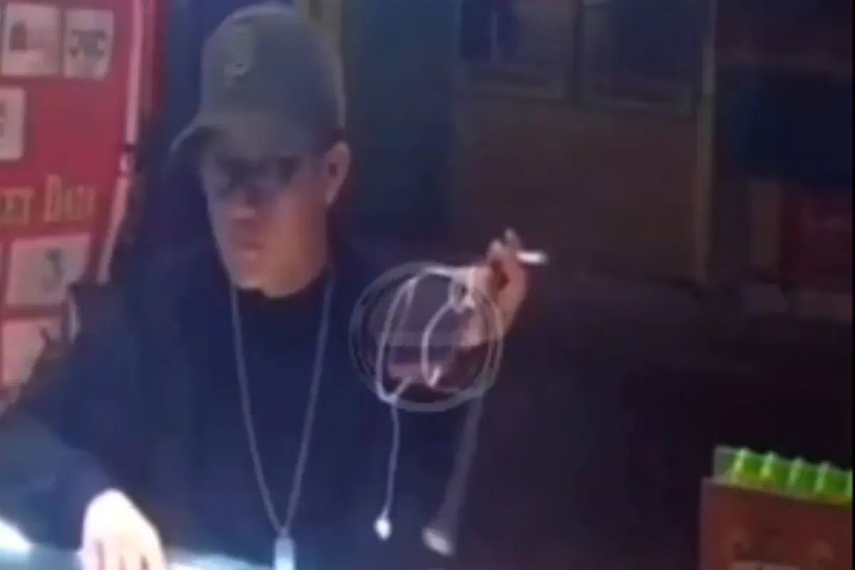 Aksi preman palak penjaga konter handphone di Ciputat, Tangerang Selatan. (Sumber: Tangkap Layar X/@Rizieq)