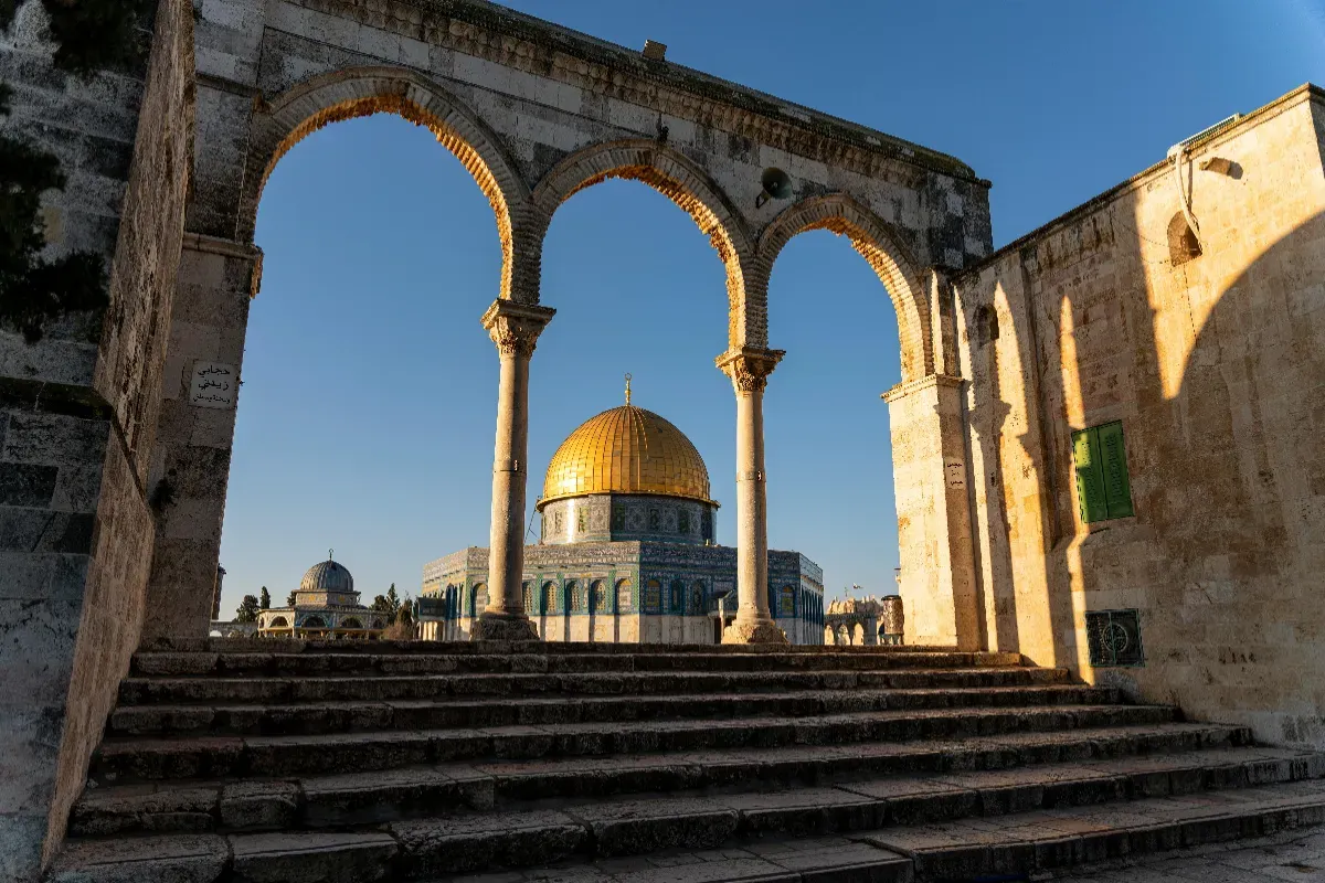 Potret Dome of The Rock, bagian dari Masjid Al Aqsa. Ramaikan Isra Miraj 2025 dengan memburu link twibbon secara gratis. (Sumber: Pexels/Yasir Gürbüz)