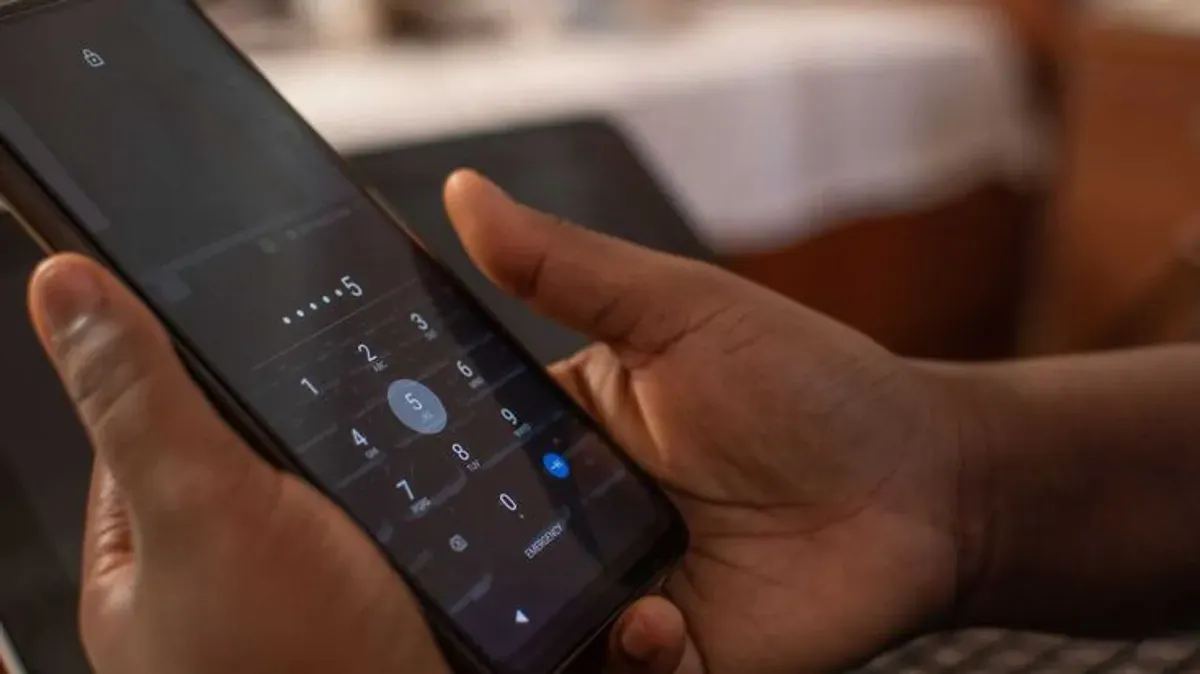 HP Android Anda Sering Tiba-Tiba Mati, Begini Cara Mengatasinya! (Sumber: Pinterest/makeuseof.com)