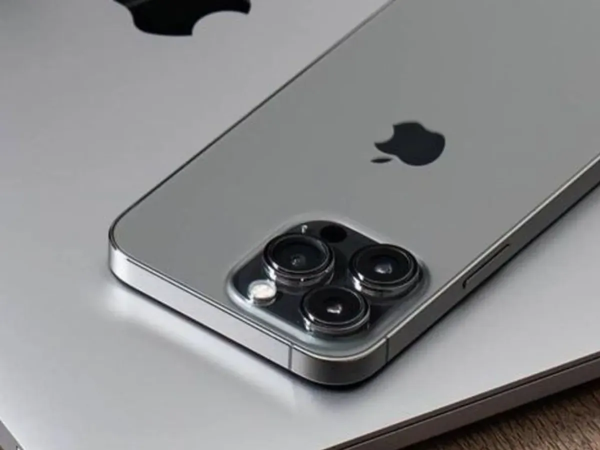 Harga iPhone 16 Pro Max jelang perilisan iPhone terbaru. (Sumber: Pinterest/Raymond)