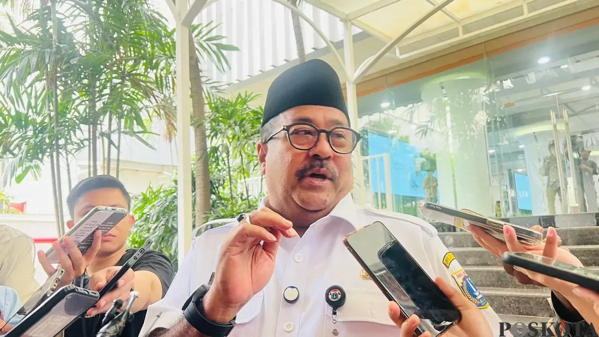 Wakil Gubernur Jakarta Rano Karno saat menyampaikan pernyataan kepada awak media di Balai Kota DKI Jakarta, Rabu, 2 Juli 2025. (Sumber: POSKOTA | Foto: M Tegar Jihad)
