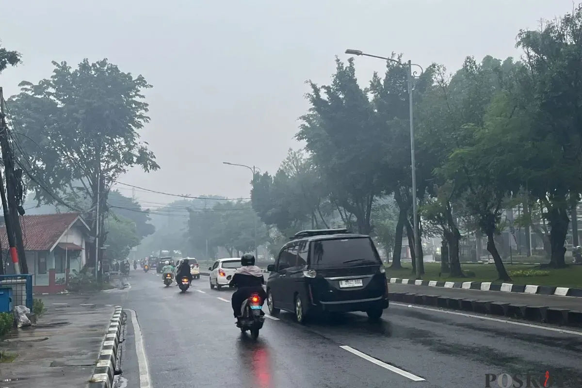 Ilustrasi cuaca berkabut di Penggilingan, Jakarta Timur. (Sumber: Poskota/M. Tegar Jihad)