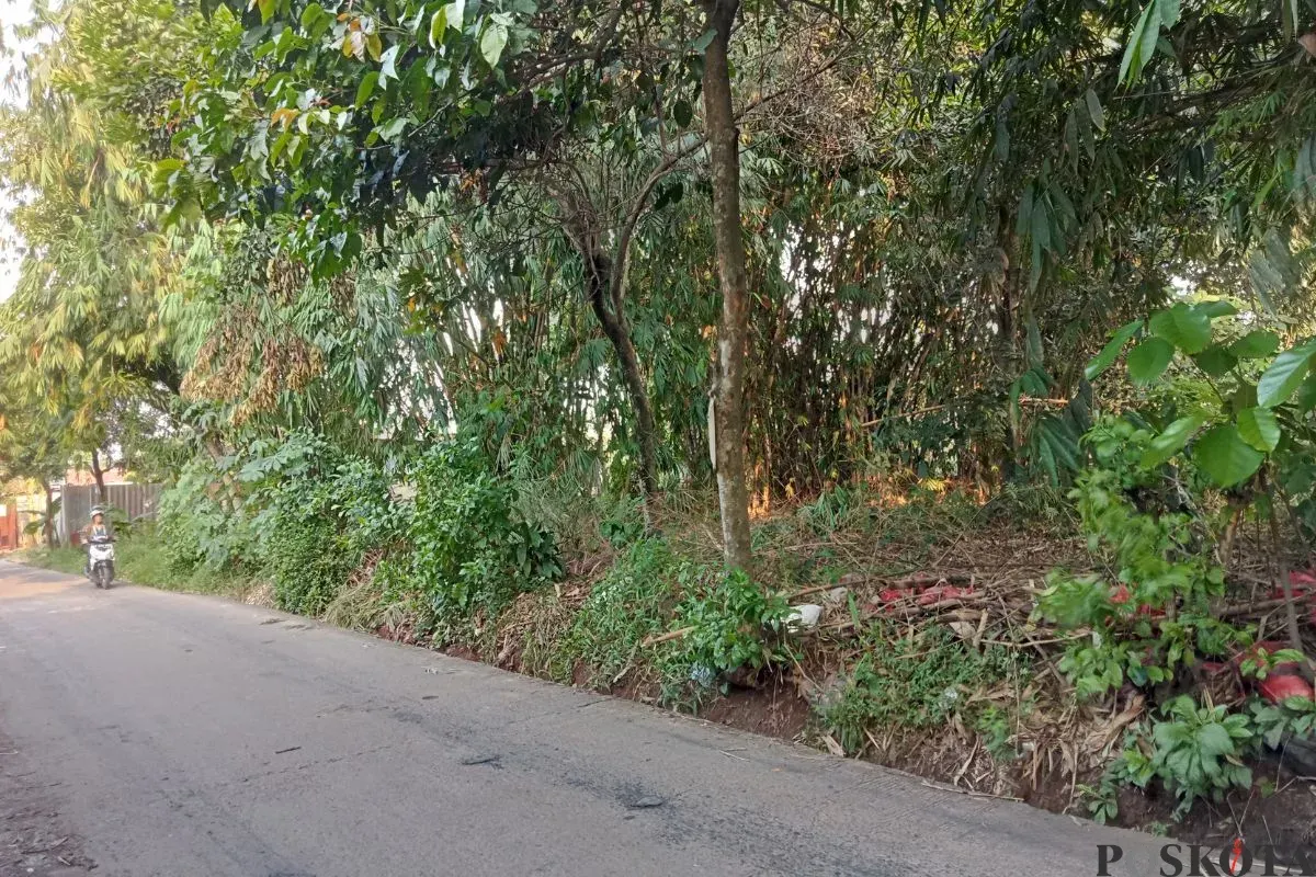 TKP dua sejoli menjadi korban begal di Jalan Lingkungan, Kelurahan Cikiwul, Kecamatan Bantargebang, Kota Bekasi, Jumat, 4 Juli 2025. (Sumber: Poskota/Nurpini Aulia Rapika)