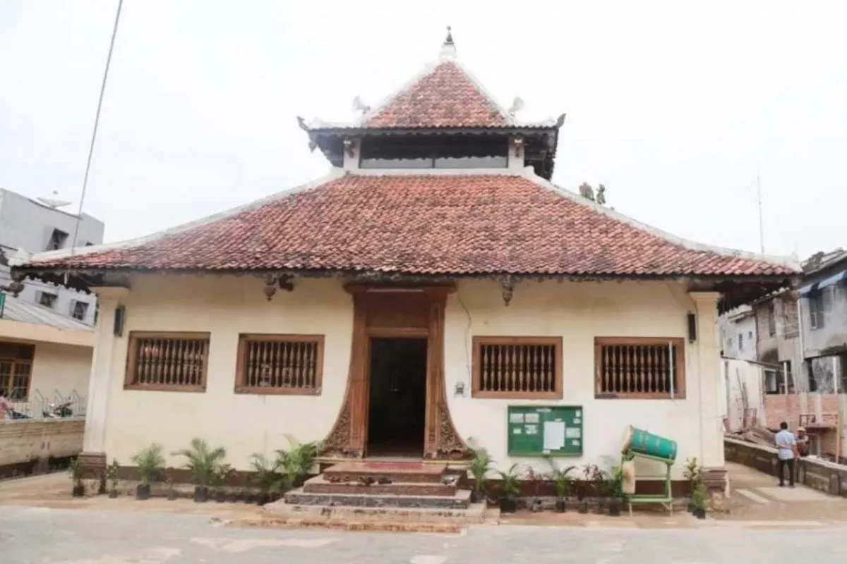 Potret Masjid Al-Anwar Angker, Jakarta. (Sumber: senibudayabetawi.com)