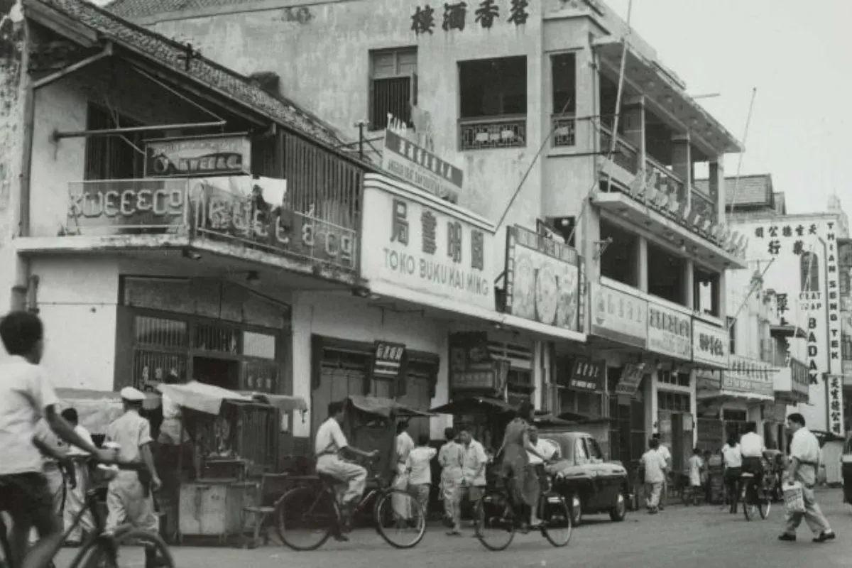 Potret Jakarta tempo dulu, area Glodok, sekitaran tahun 1953 dan 1960. (Sumber: Wikimedia Commons)