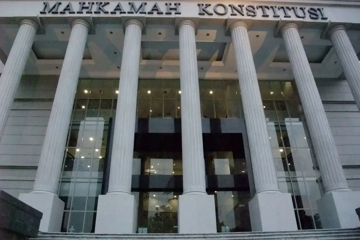 Potret gedung Mahkamah Konstitusi RI. (Sumber: Wikimedia Commons)