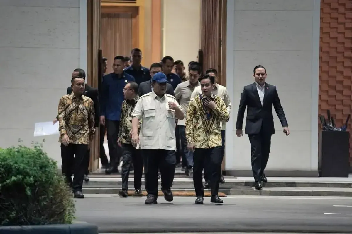 Wakil Presiden Gibran Rakabuming Raka saat mengantarkan Presiden Prabowo Subiato yang hendak melakukan kunjungan kenegaraan ke Rusia. (Sumber: Instagram/@gibran_rakabuming)