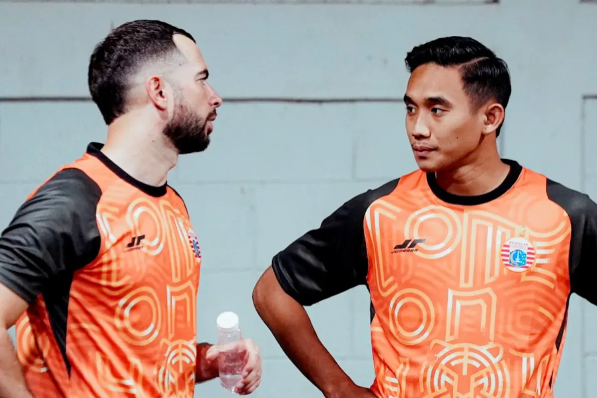 Potret Jordi Amat (kiri) dan Rizky Ridho (kanan) dipanggil Timnas Indonesia untuk laga vs Kuwait dan Lebanon pada FIFA Matchday September 2025. (Sumber: Persija)