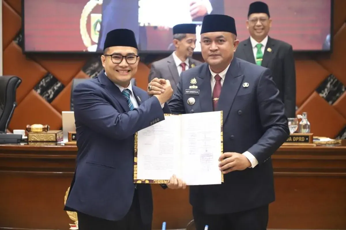 Ketua DPRD Kabupaten Bogor Sastra Winara bersama Bupati Bogor Rudy Susmanto. (Sumber: Dok. DPRD Kabupaten Bogor)